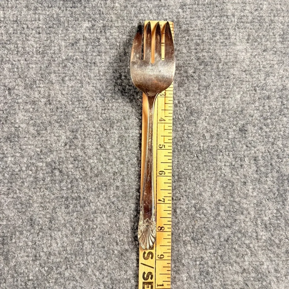 2 Vintage International Silver Radiance Meat Serving Fork Crown Silverplate 8.5